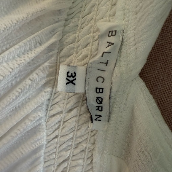 Baltic Born White Santa Fe Embroidered V Neck Tiered Maxi Dress Size 3X - Picture 7 of 7